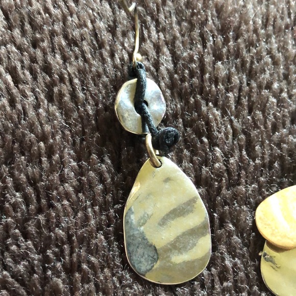 Boho mixed shiny metals/leather drop earrings - Picture 4 of 5